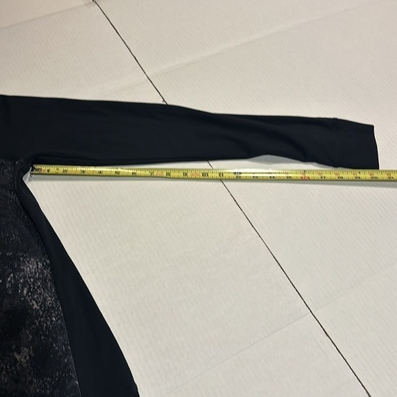 Under Armour women’s fitted body long sleep with 2 front pockets black and grey - Picture 5 of 9